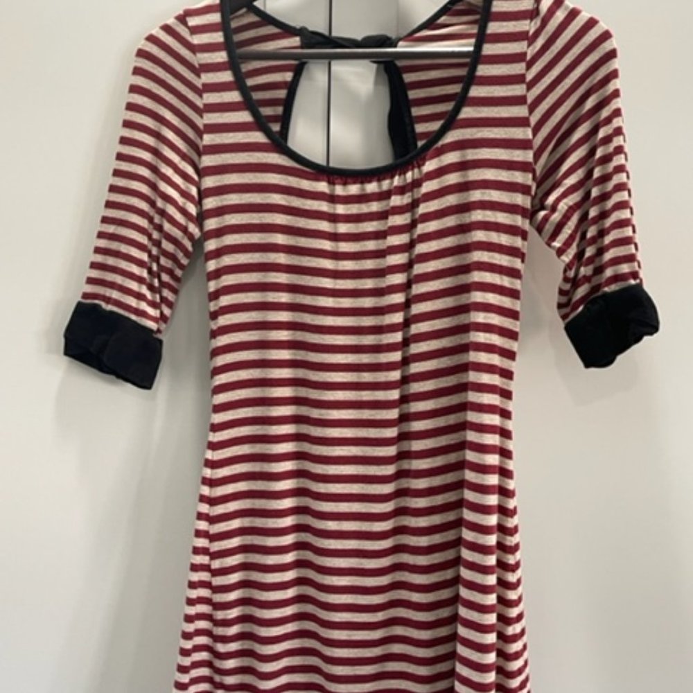 Adorable long, Eyeshadow top with back cut out, Size Large